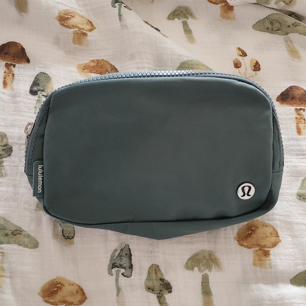 Lululemon Everywhere Belt Bag with Long Strap 1L~ Tidewater Teal 🌊 - Picture 5 of 8